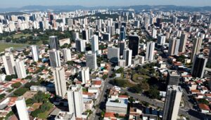 Vista aérea da região do ABC Paulista mostrando a conectividade entre as cidades